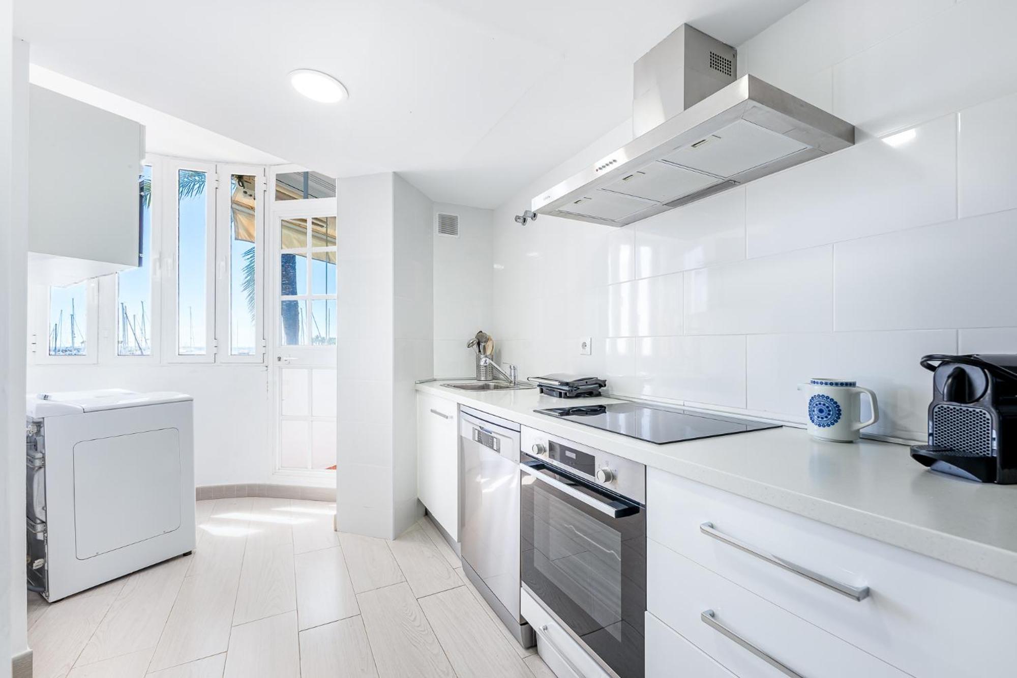 Holiday Rental Apartment Located In Puerto Marina With Sea Views, First Line Of Beach. Benalmadena Exterior photo