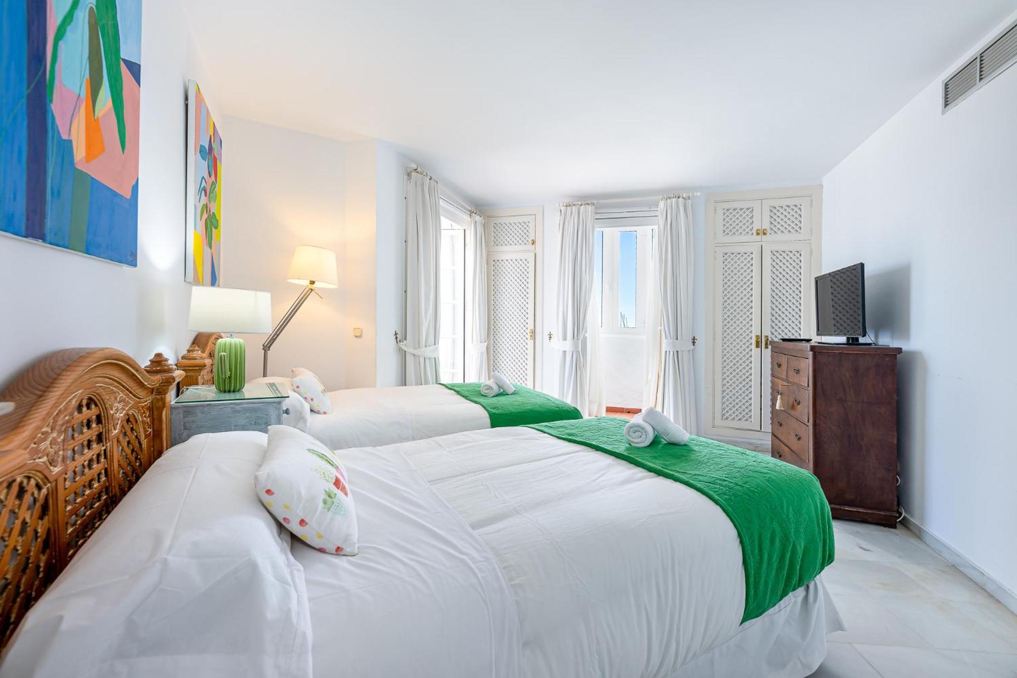 Holiday Rental Apartment Located In Puerto Marina With Sea Views, First Line Of Beach. Benalmadena Exterior photo