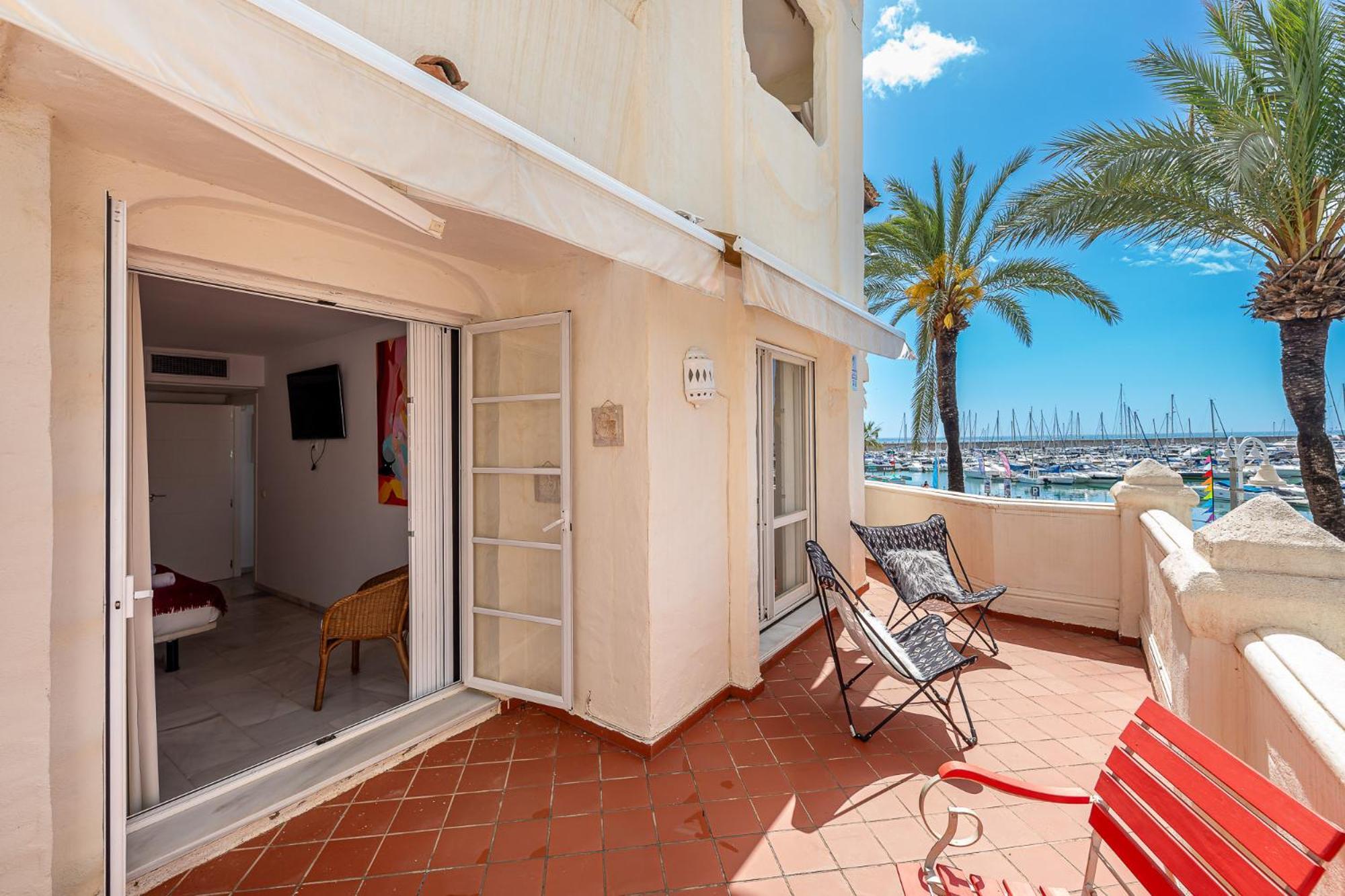 Holiday Rental Apartment Located In Puerto Marina With Sea Views, First Line Of Beach. Benalmadena Exterior photo