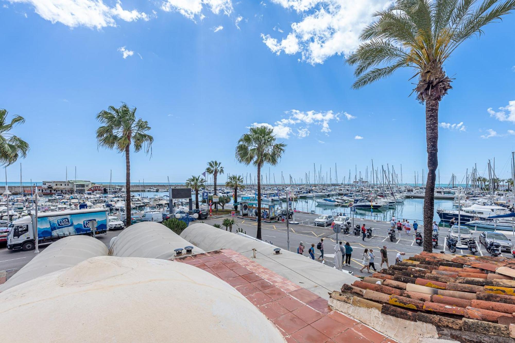 Holiday Rental Apartment Located In Puerto Marina With Sea Views, First Line Of Beach. Benalmadena Exterior photo