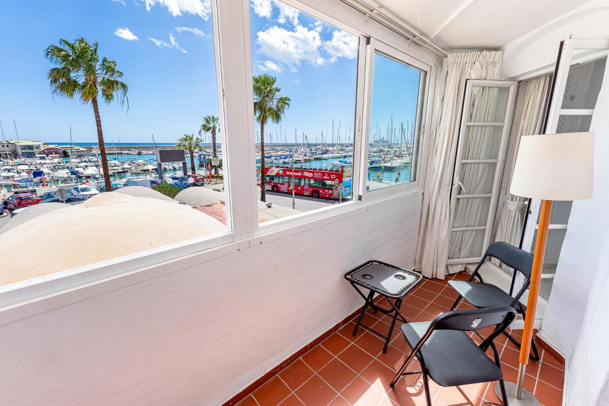 Holiday Rental Apartment Located In Puerto Marina With Sea Views, First Line Of Beach. Benalmadena Exterior photo