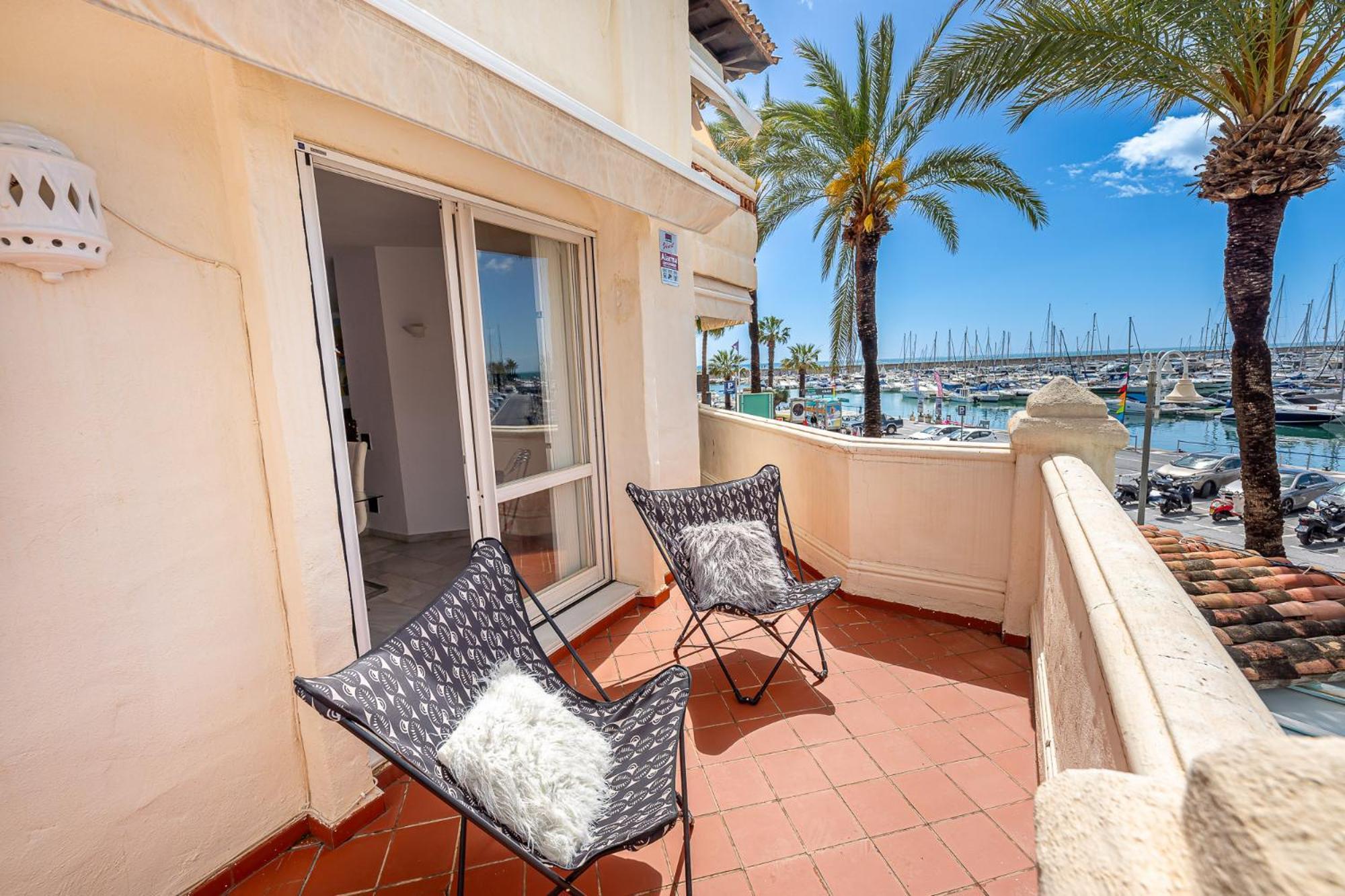 Holiday Rental Apartment Located In Puerto Marina With Sea Views, First Line Of Beach. Benalmadena Exterior photo