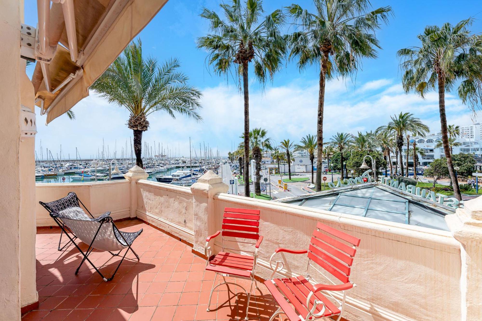 Holiday Rental Apartment Located In Puerto Marina With Sea Views, First Line Of Beach. Benalmadena Exterior photo