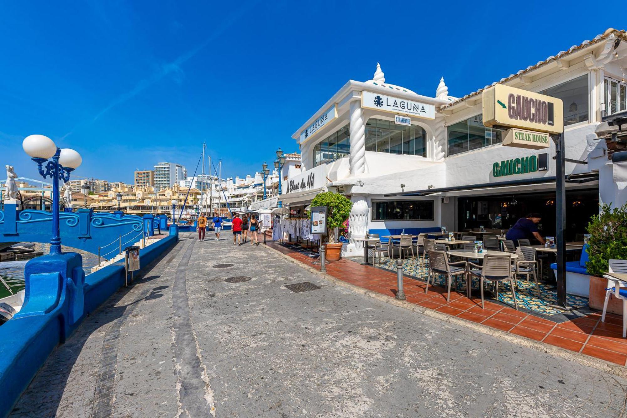 Holiday Rental Apartment Located In Puerto Marina With Sea Views, First Line Of Beach. Benalmadena Exterior photo