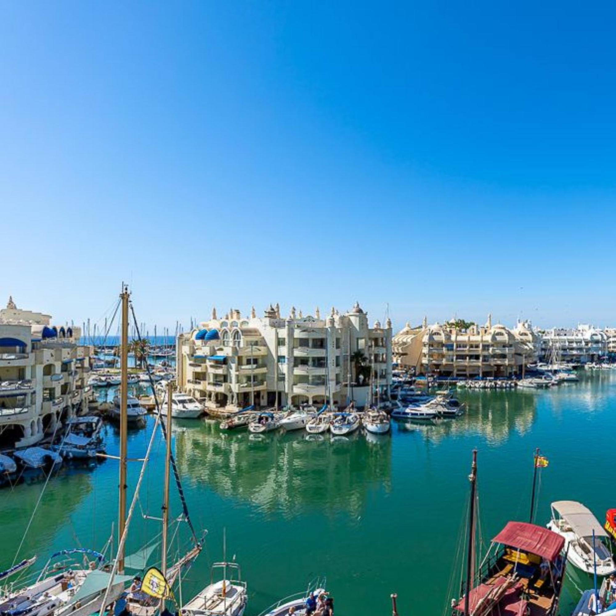 Holiday Rental Apartment Located In Puerto Marina With Sea Views, First Line Of Beach. Benalmadena Exterior photo