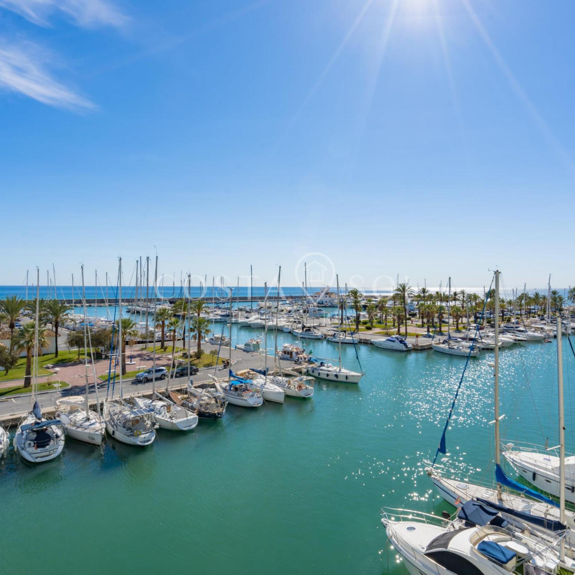 Holiday Rental Apartment Located In Puerto Marina With Sea Views, First Line Of Beach. Benalmadena Exterior photo